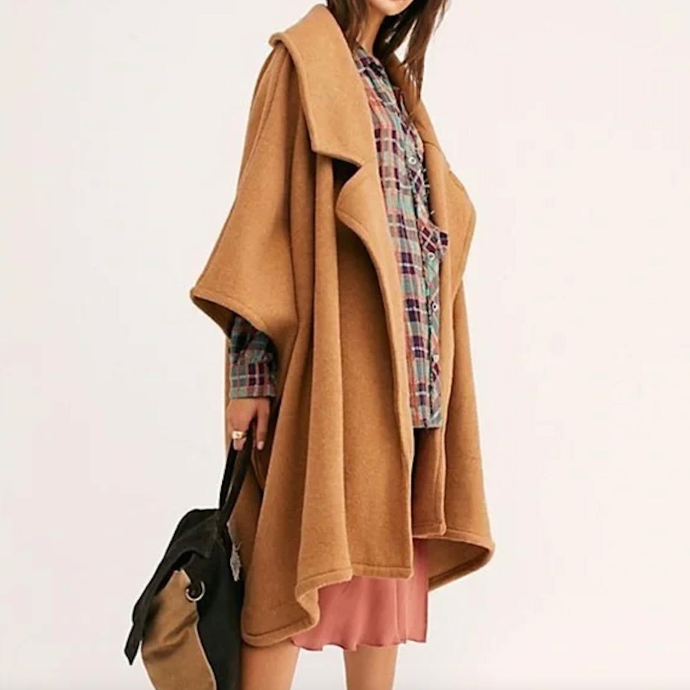 Free People Off Duty Poncho Coat - Tobacco color